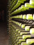 Här vilar några 100-tusentals flaskor med vin.