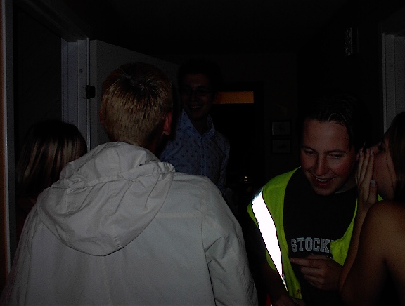 en mörk bild av festen