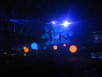 Coola STORA bollar som bytte färg när de studsade runt på publiken.